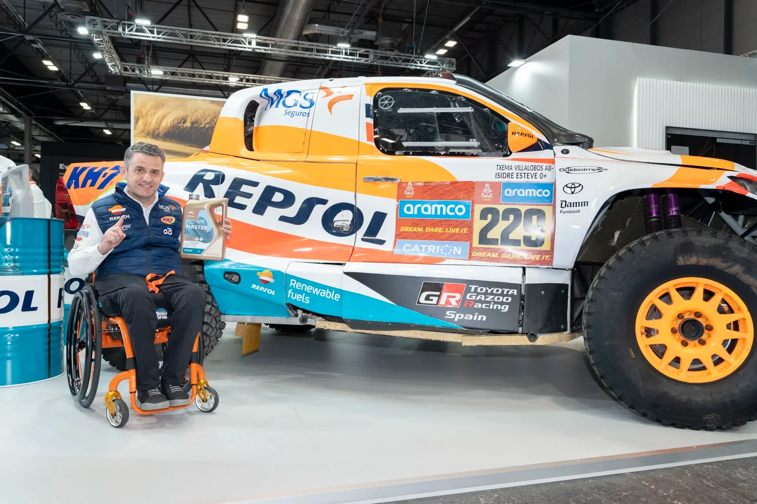 Isidre Esteve en el stand de Repsol Lubricantes en Motortec 2025 